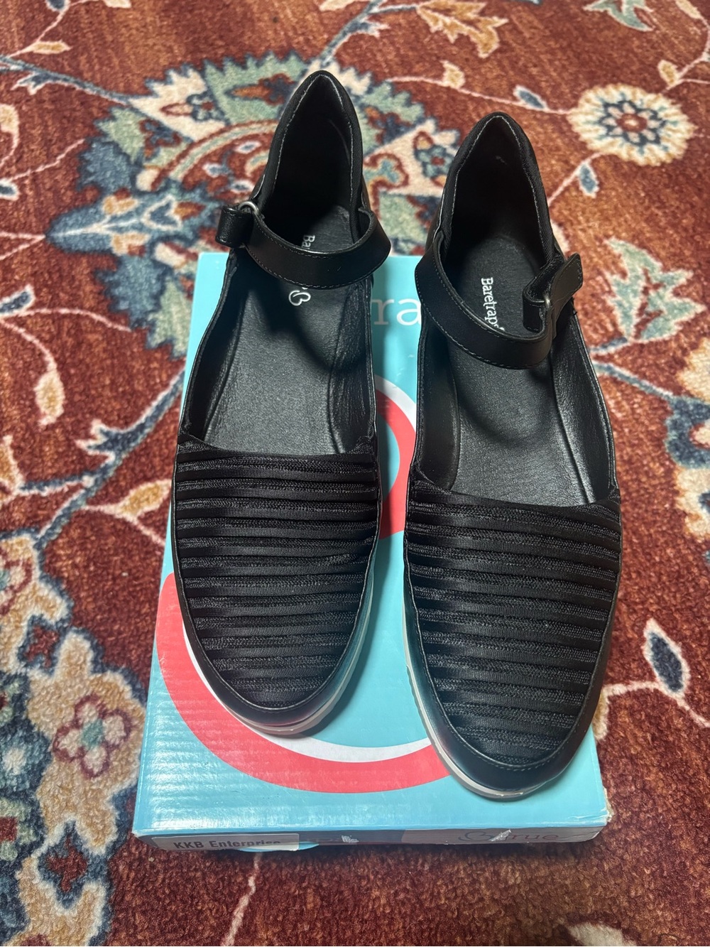 BareTraps Harmony Women's Flats & Oxfords black Size 9.5 M (BT27843)